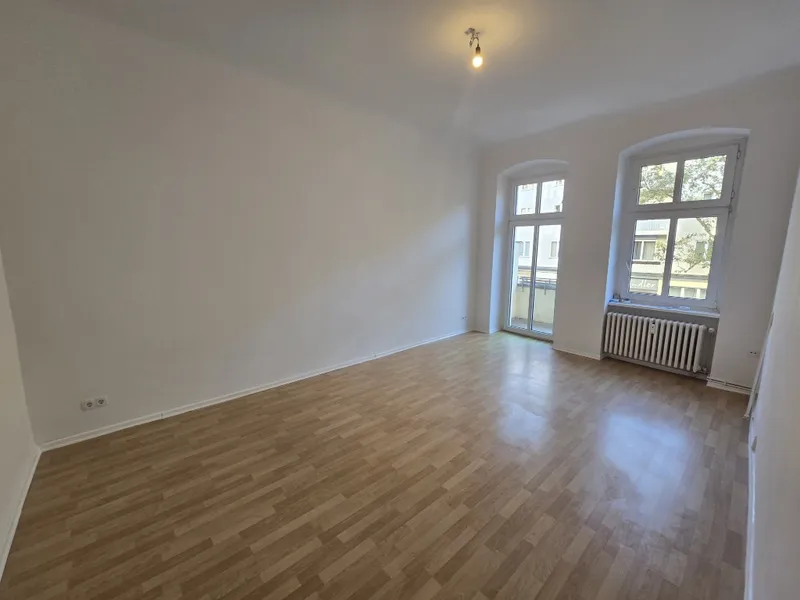 BITTE KEINE ANRUFE!!! Wunderschöne 2-Zimmer-Altbauwohnung mit Balkon — photo 1